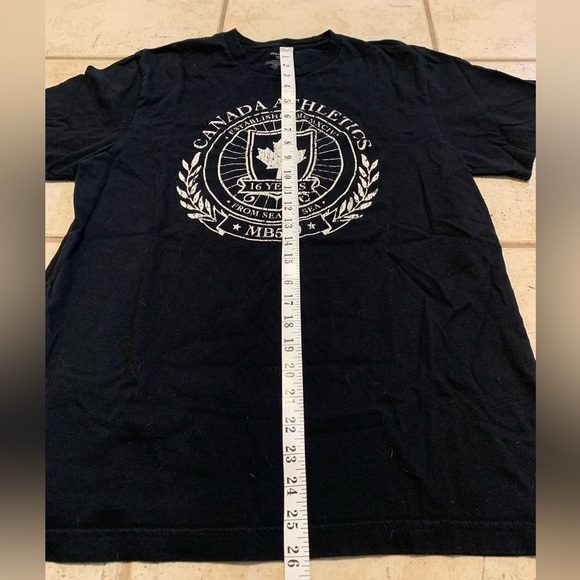 Old Navy Canada Athletics T-Shirt Size M - Picture 5 of 5